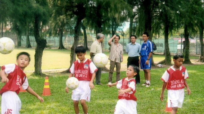 10 Bài tập tâng bóng cho người lớn tuổi mới tập tâng bóng.